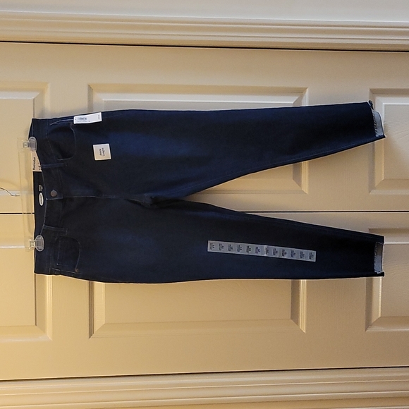 Old Navy Pants - Women's Rockstar jeans from old navy. Stretchy jeans